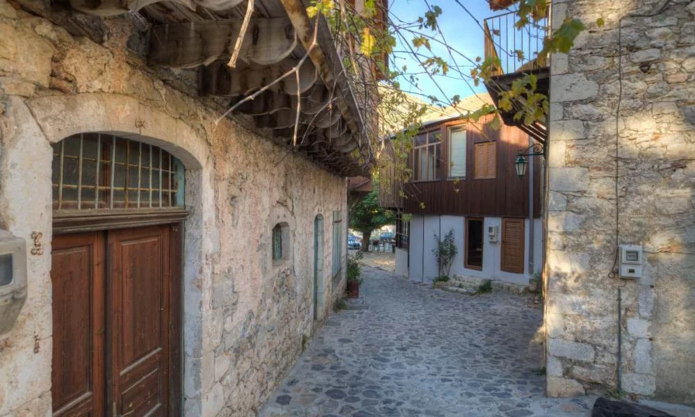 Τα «πνιγμένα» στο πράσινο γραφικά χωριά του Πάρνωνα